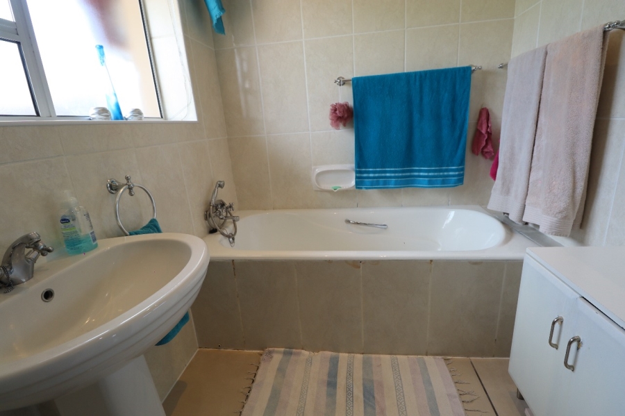 3 Bedroom Property for Sale in Kabega Park Eastern Cape